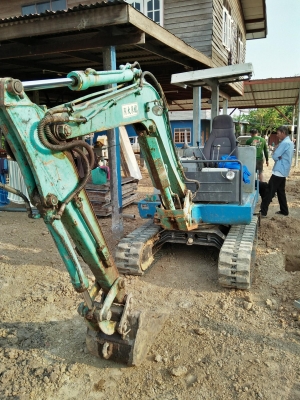 ขายรถขุดมือสอง เคริ่งอิสุ3สูบ 35แรง สนใจโทรฉลาดศิลป์ 0981912778