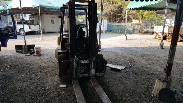 โตต้า ดีเซล รุ่น6 ยกได้3.5ตัน ยกสูง3เมตร