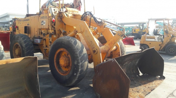 ขายรถตัก KOMATSU รุ่น  JH63K เครื่องยนต์  KOMATSU ขนาด 6 สูบ รถเก่านอกสภาพสวย มีเอกสารใช้งานได้จริง