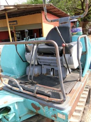 KOMATSU 25-7 ขนาดPC-25 <มีVDOให้ชม> รถเก่านอกแท้ มีเอกสารใบอินวอย☎️ติดต่อ 085-5632278 (ราคาต่อรองได้)