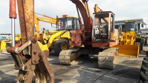 ขายถูกรถขุด YUTANI รุ่น YS450  เครื่อง 6DS7 ขนาด6 สูบ มาพร้อมตัวหนีบหรือจะเอาแบบบุ้งกี๋ก็ได้ รถขนาด120 เก่านอกมีเอกสารทดลองขับได้