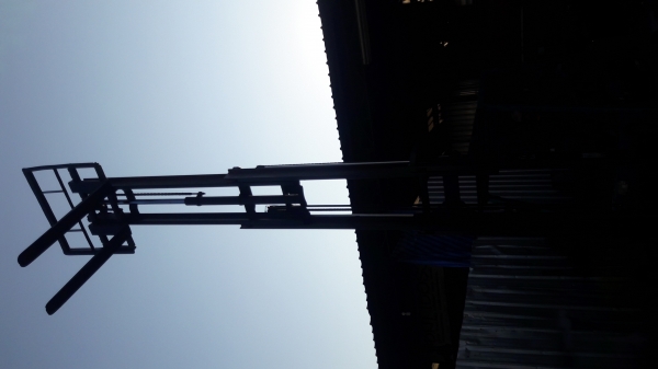 ขายรถยกดีเซล Mitsu-FD25ขนาด2.5ตัน.เสาสูง6เมตร.เกียร์ออโต้นานๆได้มาทีครับสภาพสวยๆ