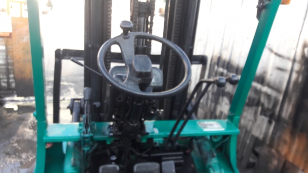 ขายรถยกดีเซล Mitsu-FD25ขนาด2.5ตัน.เสาสูง6เมตร.เกียร์ออโต้นานๆได้มาทีครับสภาพสวยๆ