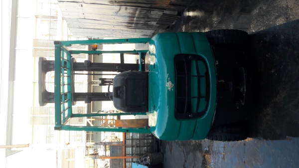 ขายรถยกดีเซล Mitsu-FD25ขนาด2.5ตัน.เสาสูง6เมตร.เกียร์ออโต้นานๆได้มาทีครับสภาพสวยๆ