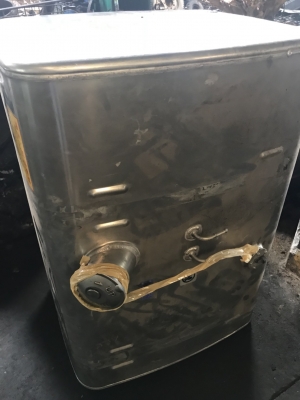 ขายถังน้ำมันสแตนเลส 390 ลิตร ราคา 16000 บาท ขายถังน้ำมันสแตนเลส 390 ลิตร ราคา 16000 บาท