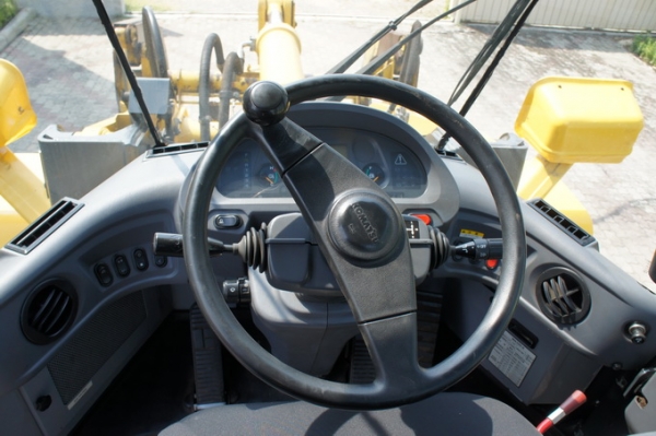 WA320-6 แอร์เย็น พร้อมอุปกรณ์เสริมสำหรับคีบไม้หรือซุง สภาพสวยมากๆ สนใจติดต่อ 0927826142,034886118