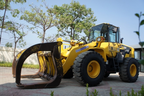 WA320-6 แอร์เย็น พร้อมอุปกรณ์เสริมสำหรับคีบไม้หรือซุง สภาพสวยมากๆ สนใจติดต่อ 0927826142,034886118