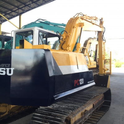 Komatsu PC120-5 คอนโทรลสั้น เครื่องปั้มเดิมแท้ทั้งคัน มีใบมีดหน้า สนใจติดต่อ0813553478คุณโย Komatsu PC120-5 คอนโทรลสั้น เครื่องปั้มเดิมแท้ทั้งคัน มีใบมีดหน้า สนใจติดต่อ0813553478คุณโย