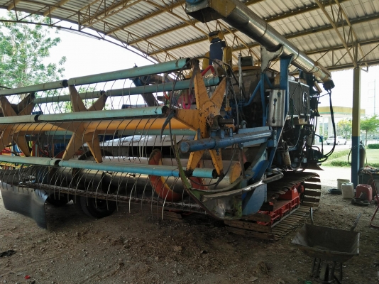 ขายรถเกี่ยวข้าวเครื่องJO8C(235BO) พร้อมเทเลอร์ฮีโน่เครื่องHO7C(185แรงม้า) (ขายแยกเฉพาะรถเกี่ยว 850,000)สภาพพร้อมใช้งาน สนใจโทรฉลาดศิลป์ 0981912778