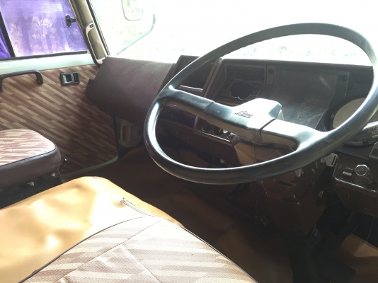 ขาย  หัวสิบล้อ HINO F18 สีใหม่ อุปกรณ์ครบ