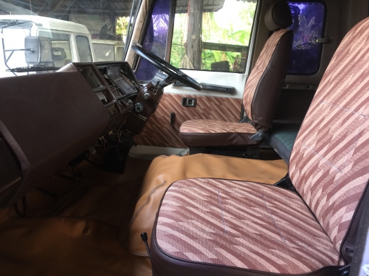 ขาย  หัวสิบล้อ HINO F18 สีใหม่ อุปกรณ์ครบ