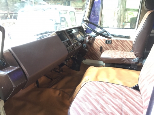 ขาย  หัวสิบล้อ HINO F18 สีใหม่ อุปกรณ์ครบ