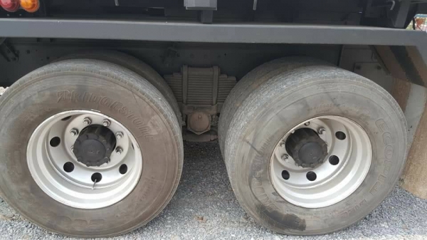 HINO MEGA FM2P 380 แรง Hi Speed ปี 57 แม่ลูกดัมพ์สามมิตร  ไมล์แท้ 190,000 กม. เครื่อง/เกียร์เดิมบาง ยางดี 80\% ทะเบียนพร้อม