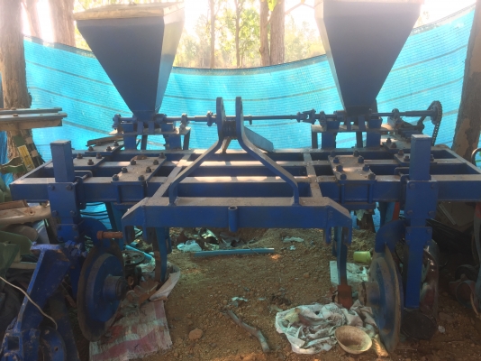 ลิปเปอร์ฝังปุ๋ย 4 ขา พร้อมใบตัด