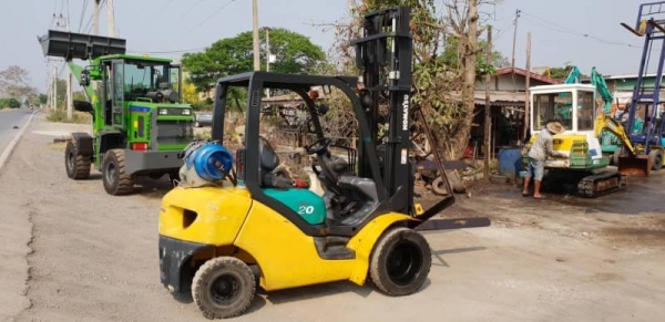 ขายด่วน185,000บาทรถยกKOMATSU FG20-16 ยกได้2.5ตันยกสูง4เมตรยางตัน6เส้นเกียออโต้รถนอกเพิ่งนำเข้ามายังไม่เคยใช้งานในเมืองไทยเลย