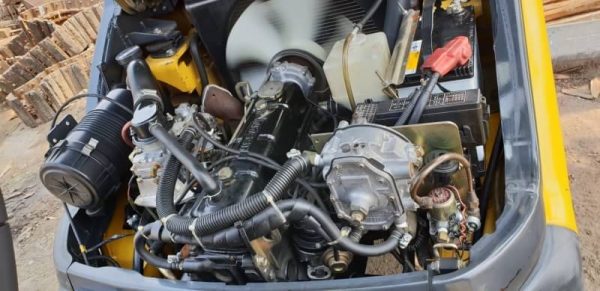 ขายด่วน185,000บาทรถยกKOMATSU FG20-16 ยกได้2.5ตันยกสูง4เมตรยางตัน6เส้นเกียออโต้รถนอกเพิ่งนำเข้ามายังไม่เคยใช้งานในเมืองไทยเลย