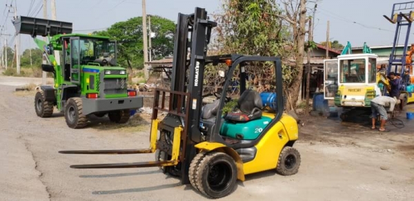 ขายด่วน185,000บาทรถยกKOMATSU FG20-16 ยกได้2.5ตันยกสูง4เมตรยางตัน6เส้นเกียออโต้รถนอกเพิ่งนำเข้ามายังไม่เคยใช้งานในเมืองไทยเลย