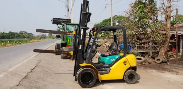 ขายด่วน185,000บาทรถยกKOMATSU FG20-16 ยกได้2.5ตันยกสูง4เมตรยางตัน6เส้นเกียออโต้รถนอกเพิ่งนำเข้ามายังไม่เคยใช้งานในเมืองไทยเลย