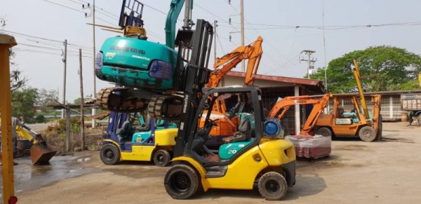 ขายด่วน185,000บาทรถยกKOMATSU FG20-16 ยกได้2.5ตันยกสูง4เมตรยางตัน6เส้นเกียออโต้รถนอกเพิ่งนำเข้ามายังไม่เคยใช้งานในเมืองไทยเลย