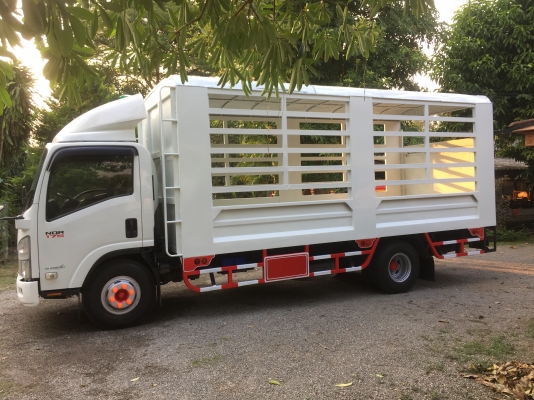 ขายรถ 6ล้อ NQR 175 แรง ปี56 ยาว 5.50 เมตร พร้อมลิฟท้าย สวยๆพร้อมใช้งาน