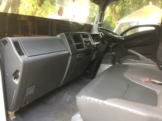 ขายรถ 6ล้อ NQR 175 แรง ปี56 ยาว 5.50 เมตร พร้อมลิฟท้าย สวยๆพร้อมใช้งาน