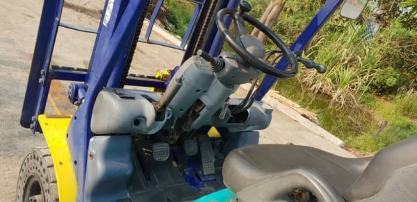 ขายด่วนรถยกKOMATSU FG20-14 ยกได้2.5ตันยกสูง4เมตรยางตัน4เส้นเกียออโต้รถนอกเพิ่งนำเข้ามายังไม่เคยใช้งานในเมืองไทยเลย