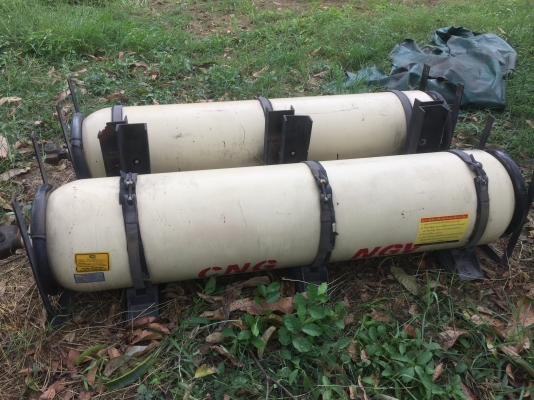 ขายถัง NGV สองถัง พร้อม อุปกรณ์  ขาย 3,500บาท