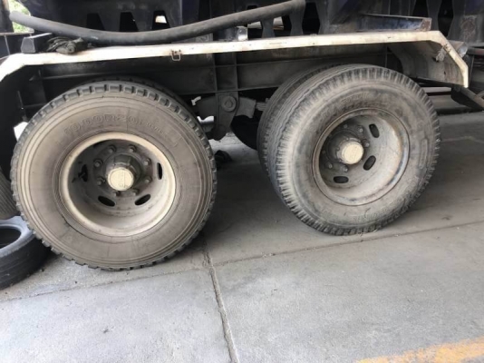 ขาย 285,000 หางถังนำ้มัน PANUS ปี39 37,000 ลิตร โลตล่าง 5 ช่อง หาง 2 คาน ยาว 10.3 เมตร ยางดี คัสซีสวย ถังสวย สภาพพร้อมใช้  เอกสารเล่มทะเบียน  รถอยู่ นครปฐม  โทร 0610710295