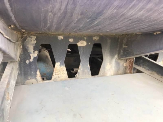 ขาย 285,000 หางถังนำ้มัน PANUS ปี39 37,000 ลิตร โลตล่าง 5 ช่อง หาง 2 คาน ยาว 10.3 เมตร ยางดี คัสซีสวย ถังสวย สภาพพร้อมใช้  เอกสารเล่มทะเบียน  รถอยู่ นครปฐม  โทร 0610710295