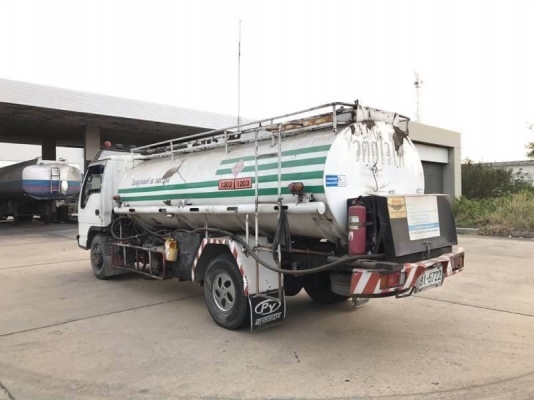 ขาย 445,000 รถ 6 ล้อ ISUZU NPR 61 P ยาว 5 ม รถนำ้มัน 6,000 ลิตร เครื่อง 4BG1 - 125 เเรง โลตล่าง 3 ช่