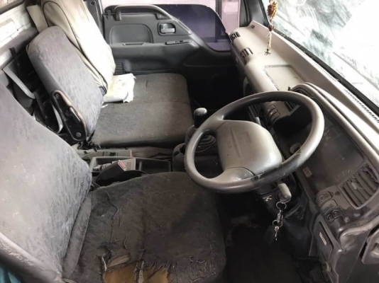 ขาย 445,000 รถ 6 ล้อ ISUZU NPR 61 P ยาว 5 ม รถนำ้มัน 6,000 ลิตร เครื่อง 4BG1 - 125 เเรง โลตล่าง 3 ช่