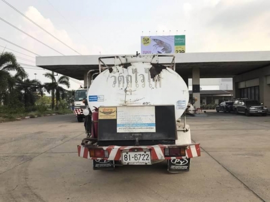 ขาย 445,000 รถ 6 ล้อ ISUZU NPR 61 P ยาว 5 ม รถนำ้มัน 6,000 ลิตร เครื่อง 4BG1 - 125 เเรง โลตล่าง 3 ช่