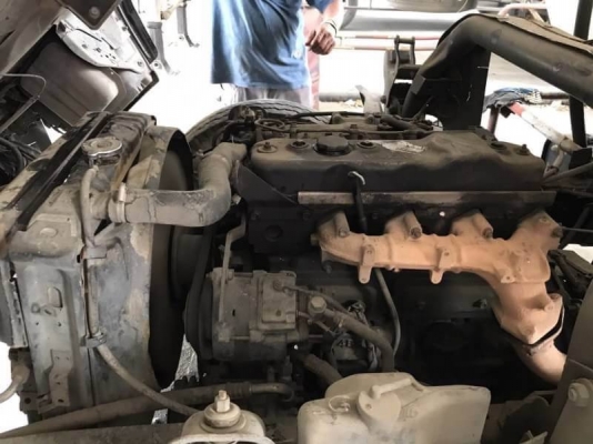 ขาย 445,000 รถ 6 ล้อ ISUZU NPR 61 P ยาว 5 ม รถนำ้มัน 6,000 ลิตร เครื่อง 4BG1 - 125 เเรง โลตล่าง 3 ช่