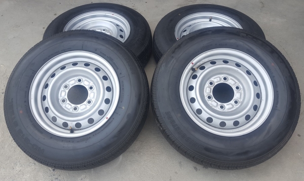 ล้อกะทะขอบ15  6รู139 ยาง195R15  4 ล้อ