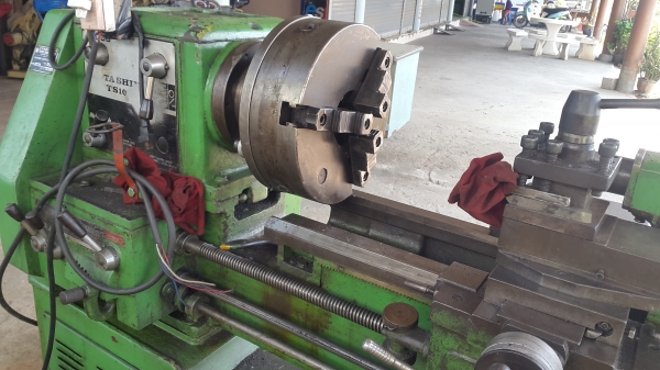 แท่นกลึง ต้าชิง 6 ฟุต 3 เพลา เกียร์บล็อก อุปกรณฺพร้อมใช้งาน สวยๆๆๆ 78,000