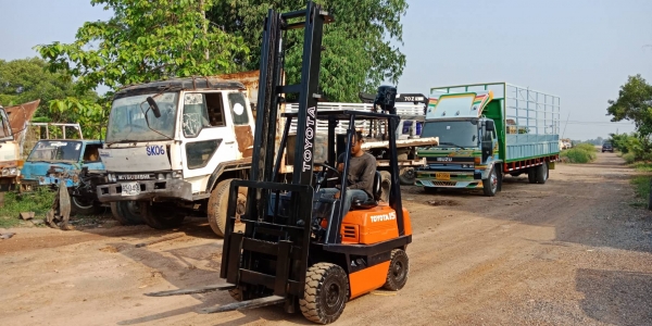 โฟกลิฟโตโยต้า1.5ตันดีเซลเกียรดาเสาสูง4เมตร50เซนพร้อมใช้ยางใหม่4เส้น