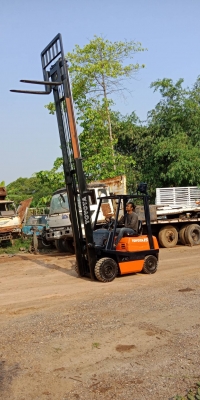 โฟกลิฟโตโยต้า1.5ตันดีเซลเกียรดาเสาสูง4เมตร50เซนพร้อมใช้ยางใหม่4เส้น
