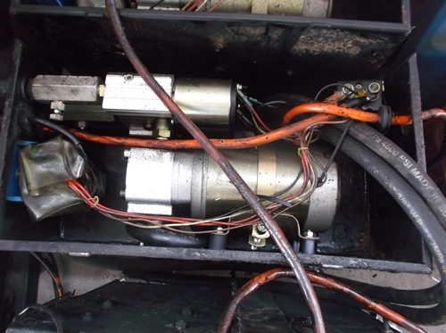 ขายไฮดรอลิคปั๊มมอเตอร์ 24โวลท์ ของนอก ขายเหมา40ตัว  ตัวละ 2,500บาท