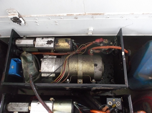 ขายไฮดรอลิคปั๊มมอเตอร์ 24โวลท์ ของนอก ขายเหมา40ตัว  ตัวละ 2,500บาท