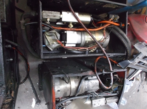 ขายไฮดรอลิคปั๊มมอเตอร์ 24โวลท์ ของนอก ขายเหมา40ตัว  ตัวละ 2,500บาท