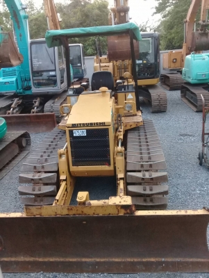 ต้องการขายรถดันดินยี่ห้อSMITUBISHI-BD2Gรถนอกนำเข้าจากญี่ปุ่น