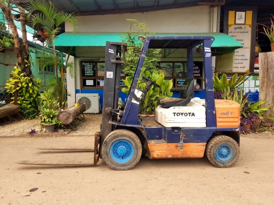 ขายรถโฟล์คลิฟท์ TOYOTA ดีเซล 2.5ตัน เสา3เมตร โทร.0952268886 Line id:0952268886