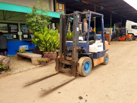 ขายรถโฟล์คลิฟท์ TOYOTA ดีเซล 2.5ตัน เสา3เมตร โทร.0952268886 Line id:0952268886