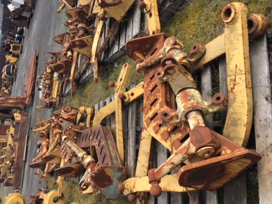 ขาย Scarifier มือสอง จาก USA สำหรับ ใส่รถเกรด 12G, 140G, 140H ยังไม่เคยใช้งานในเมืองไทย สนใจติดต่อ อำพล 090-9694506, 080-3031241