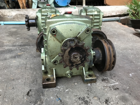 ( เหลือ 1ตัวครับ )ขายหัวเกียร์ทดรอบ Bellpony เบอร์ 70 อัตราทด 1:50 made in Japan สภาพดีเดิมๆ หมุนนิ่ม พร้อมใช้งาน มี 3 ตัวครับ