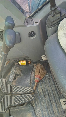 ขายรถแบคโฮ KOBELCO SK-200 MARK SUPER ( YN10) เอกสารเล่มทะเบียน ราคา.1,150,000 รถสวย เครื่อง ปั้ม แรง โซ้เปลี่ยนใหม่ใช้งานไม่กี่งาน เฟรมสวย แผ่นขนาด 80 เอวมีขยับนิดหน่อย มูมฮาร์มสวย แอร์มี ใช้งานแล้ว 13,000 กว่า ชั้วโมง รถทำงานอยู่ สนใจโทร.081-3531946 ต่อ.