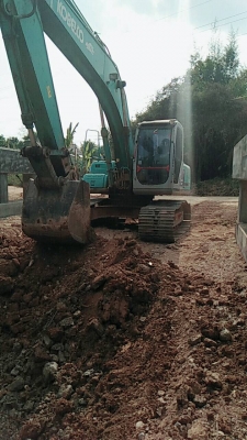 ขายรถแบคโฮ KOBELCO SK-200 MARK SUPER ( YN10) เอกสารเล่มทะเบียน ราคา.1,150,000 รถสวย เครื่อง ปั้ม แรง โซ้เปลี่ยนใหม่ใช้งานไม่กี่งาน เฟรมสวย แผ่นขนาด 80 เอวมีขยับนิดหน่อย มูมฮาร์มสวย แอร์มี ใช้งานแล้ว 13,000 กว่า ชั้วโมง รถทำงานอยู่ สนใจโทร.081-3531946 ต่อ.