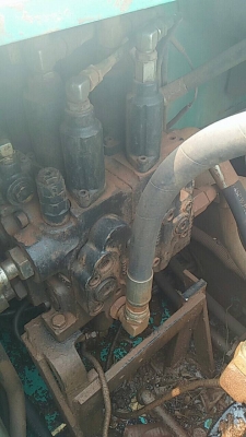 ขายรถแบคโฮ KOBELCO SK-200 MARK SUPER ( YN10) เอกสารเล่มทะเบียน ราคา.1,150,000 รถสวย เครื่อง ปั้ม แรง โซ้เปลี่ยนใหม่ใช้งานไม่กี่งาน เฟรมสวย แผ่นขนาด 80 เอวมีขยับนิดหน่อย มูมฮาร์มสวย แอร์มี ใช้งานแล้ว 13,000 กว่า ชั้วโมง รถทำงานอยู่ สนใจโทร.081-3531946 ต่อ.