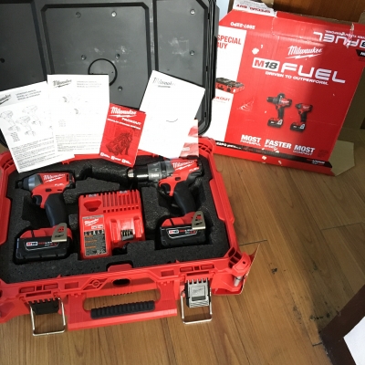 ชุดสว่านไร้สาย พร้อมกล่องกันกระแทก Packout ยี่ห้อ Milwaukee 2897-22PO ใช้กล่องที่สามารถต่อเป็นชั้นๆไ
