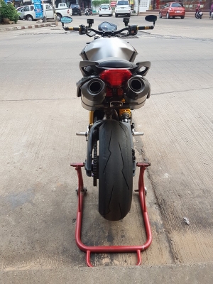 ขายแลกเทิร์น APRILIA SHIVER750 ปี2009 สีเดิม อินวอยส์ สรรพสามิตร ของแต่งล้น ราคา 149000 บาท  รายการของแต่ง - ท่อแต่งฟลูคู่ AKRAPOVIC แท้ - เกียร์โยงแต่ง - โช๊คหลังแต่งปรับระดับ OHLINS - ปั๊มบนแต่งซ้ายขวา RIZOMA - สายหม้อน้ำแต่ง - แฟริ่งแต่ง CARBON ทั้งคัน